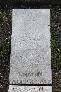 Boulogne Eastern Cemetery - Sykes, V E