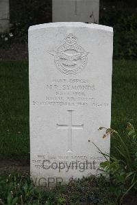 Boulogne Eastern Cemetery - Symonds, Michael Robert