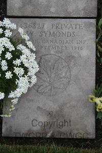Boulogne Eastern Cemetery - Symonds, W