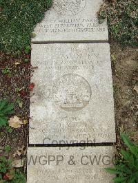 Boulogne Eastern Cemetery - Taylor, Ernest James