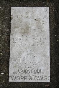 Boulogne Eastern Cemetery - Tanner, Harold Herbert
