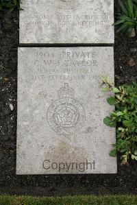 Boulogne Eastern Cemetery - Taylor, C W J