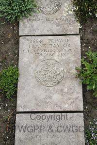 Boulogne Eastern Cemetery - Taylor, Frank