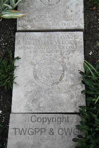 Boulogne Eastern Cemetery - Taylor, Hiram H.