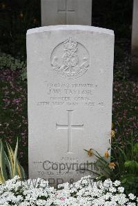 Boulogne Eastern Cemetery - Taylor, John William