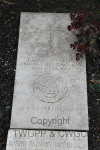 Boulogne Eastern Cemetery - Taylor, Percy