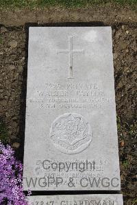 Boulogne Eastern Cemetery - Taylor, Walter