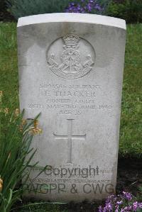 Boulogne Eastern Cemetery - Thacker, Edwin