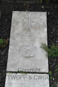 Boulogne Eastern Cemetery - Thomas, A