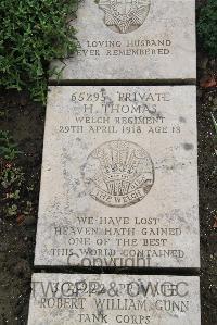 Boulogne Eastern Cemetery - Thomas, H
