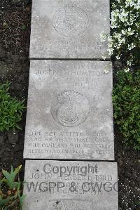 Boulogne Eastern Cemetery - Thompson, Joseph