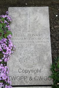 Boulogne Eastern Cemetery - Thompson, Leonard