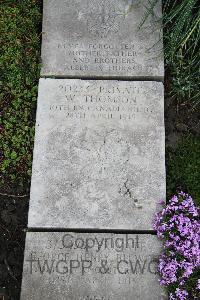 Boulogne Eastern Cemetery - Thomson, William McD
