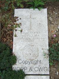 Boulogne Eastern Cemetery - Tickner, Walter