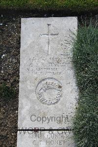 Boulogne Eastern Cemetery - Tincler, Charles Knox Kirkwood