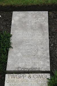 Boulogne Eastern Cemetery - Tite, Walter