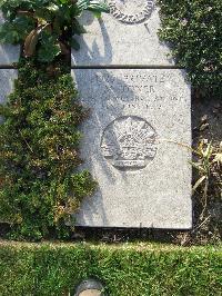 Boulogne Eastern Cemetery - Toner, Michael