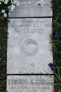Boulogne Eastern Cemetery - Tosh, William McKenzie Longmuir