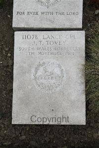 Boulogne Eastern Cemetery - Tovey, J T