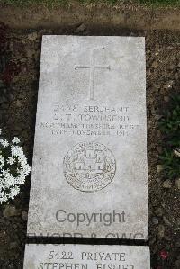 Boulogne Eastern Cemetery - Townsend, C T