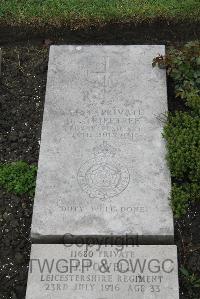 Boulogne Eastern Cemetery - Tripptree, Robert