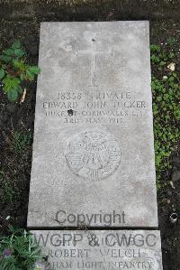 Boulogne Eastern Cemetery - Tucker, Edward John