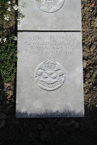 Boulogne Eastern Cemetery - Turner, Edward
