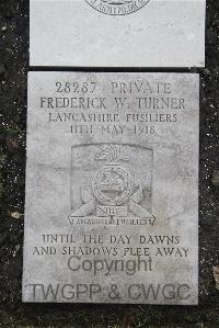 Boulogne Eastern Cemetery - Turner, Frederick William