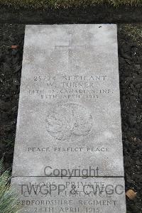 Boulogne Eastern Cemetery - Turner, W