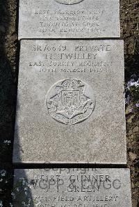 Boulogne Eastern Cemetery - Twilley, H