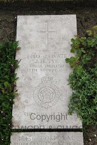 Boulogne Eastern Cemetery - Tye, J H