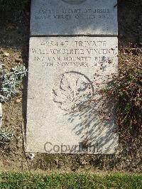 Boulogne Eastern Cemetery - Vincent, Wallace Bertie