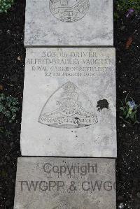 Boulogne Eastern Cemetery - Vaughan, Alfred Bradley