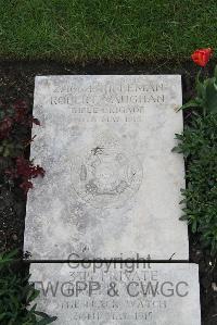 Boulogne Eastern Cemetery - Vaughan, Robert