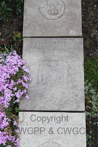 Boulogne Eastern Cemetery - Veevers, George