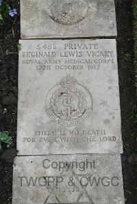 Boulogne Eastern Cemetery - Vicary, Reginald Lewis
