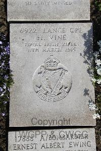 Boulogne Eastern Cemetery - Vine, H