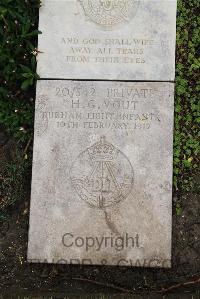 Boulogne Eastern Cemetery - Vout, H G