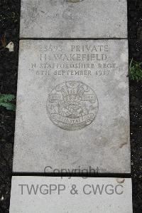 Boulogne Eastern Cemetery - Wakefield, H