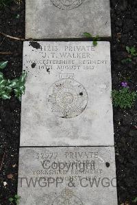 Boulogne Eastern Cemetery - Walker, J T