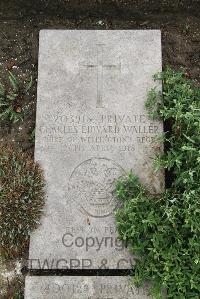 Boulogne Eastern Cemetery - Waller, Charles Edward