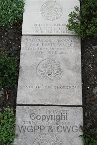 Boulogne Eastern Cemetery - Waller, Cyril David