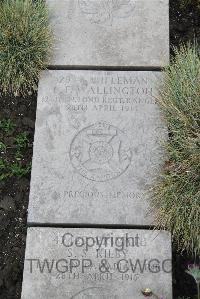 Boulogne Eastern Cemetery - Wallington, Leslie Frederick