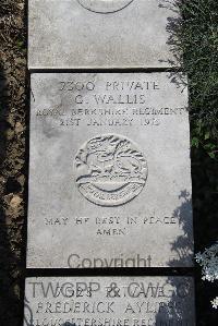 Boulogne Eastern Cemetery - Wallis, G