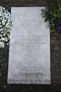 Boulogne Eastern Cemetery - Wallis, Nevill Hampton