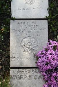Boulogne Eastern Cemetery - Ward, Daniel Thomas