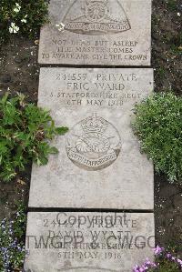 Boulogne Eastern Cemetery - Ward, Eric
