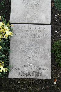 Boulogne Eastern Cemetery - Warner, Andrew