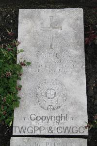 Boulogne Eastern Cemetery - Waters, Geoffrey Ernest