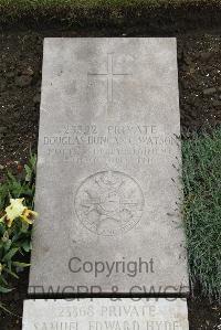 Boulogne Eastern Cemetery - Watson, Douglas Duncan Claude